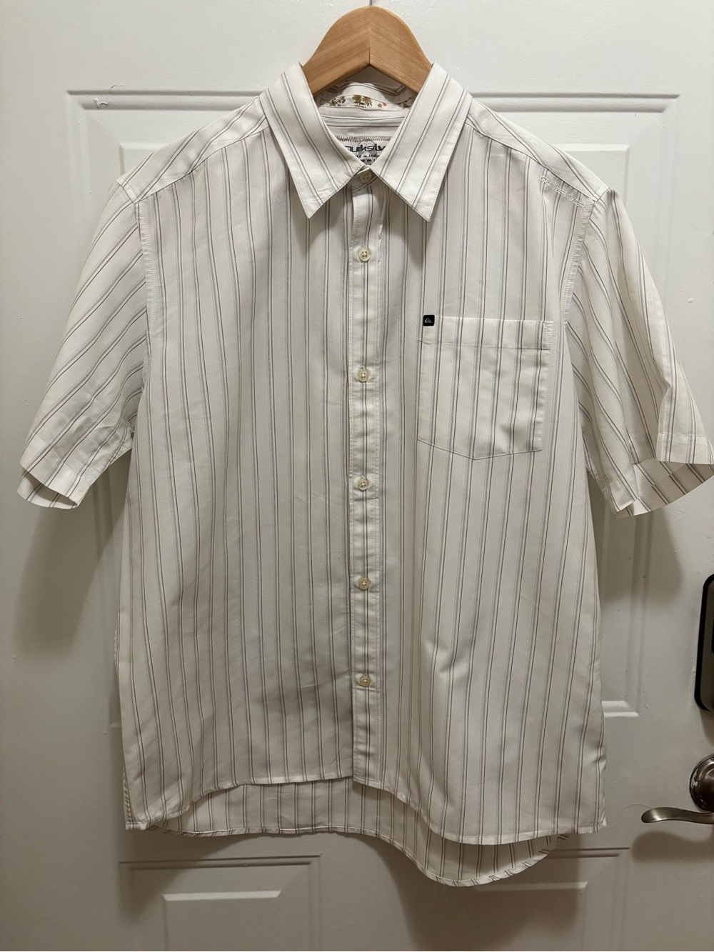 Quiksilver Vintage Men's Cream Short Sleeve Button-Up with Thin Black Stripes